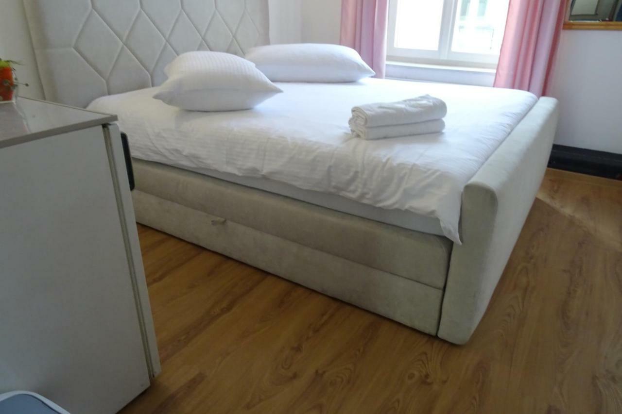 King Hostel *